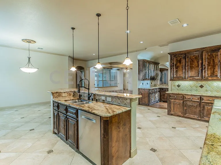 7565 Rawlins Ln — Photo 8