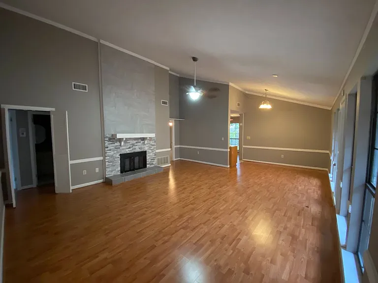 1607 Salisbury Pl — Photo 5