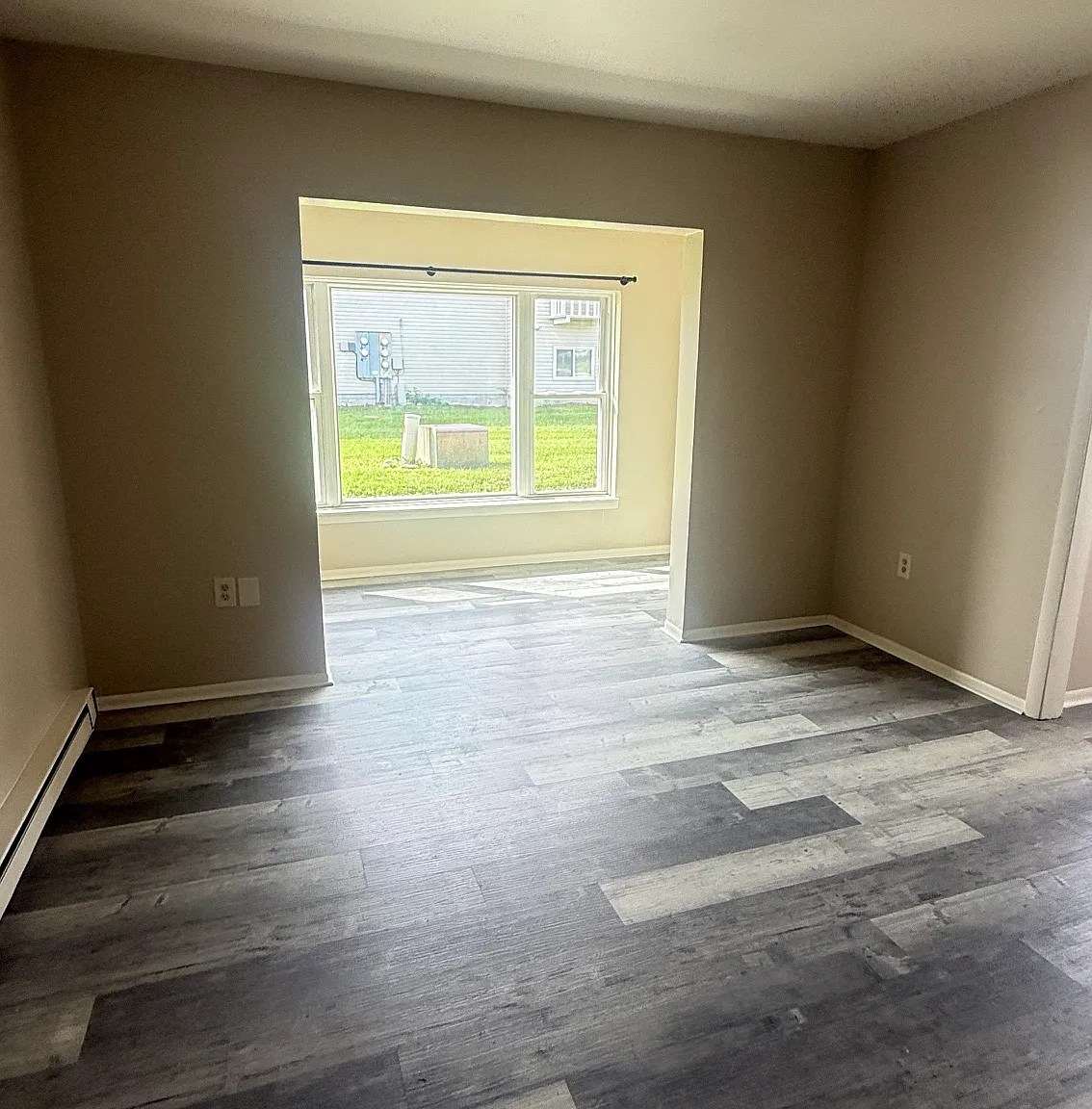 3 bed, 1100 sqft, $1,450 — Photo 1