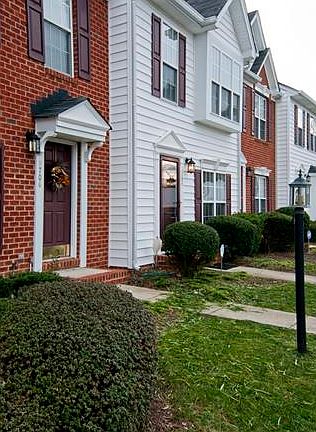 3rd image of 9704 Magnolia Pointe Pl #9704