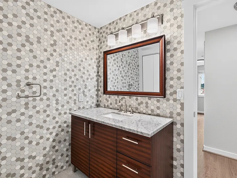 2616 NW 56th St #301 — Photo 18