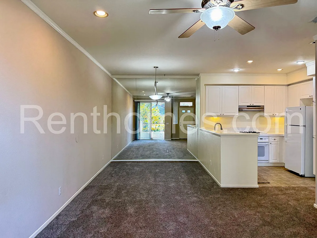 Building Photo - 10782-271 Sabre Hill Dr