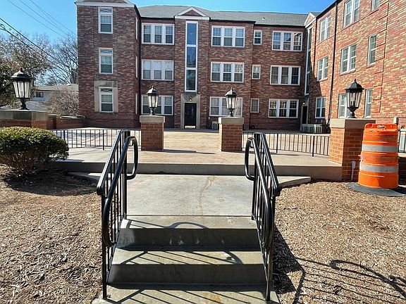 3rd image of 8052 Davis Dr #1S