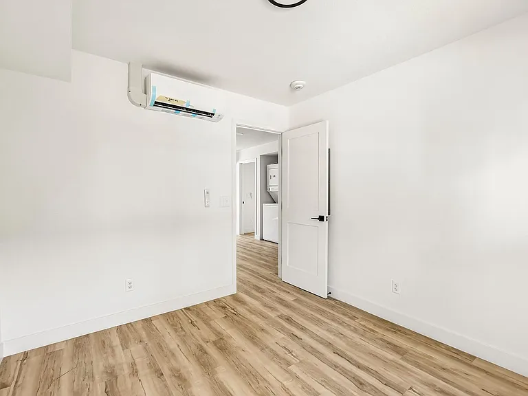 The Crest |NEWLY Renovated Studios, Lofts, 1, 2 & 3 Bedroom Homes Near the Beach — Photo 75