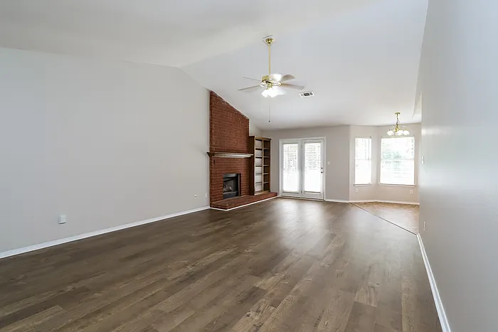 2106 Cherry Creek Cir — Photo 3