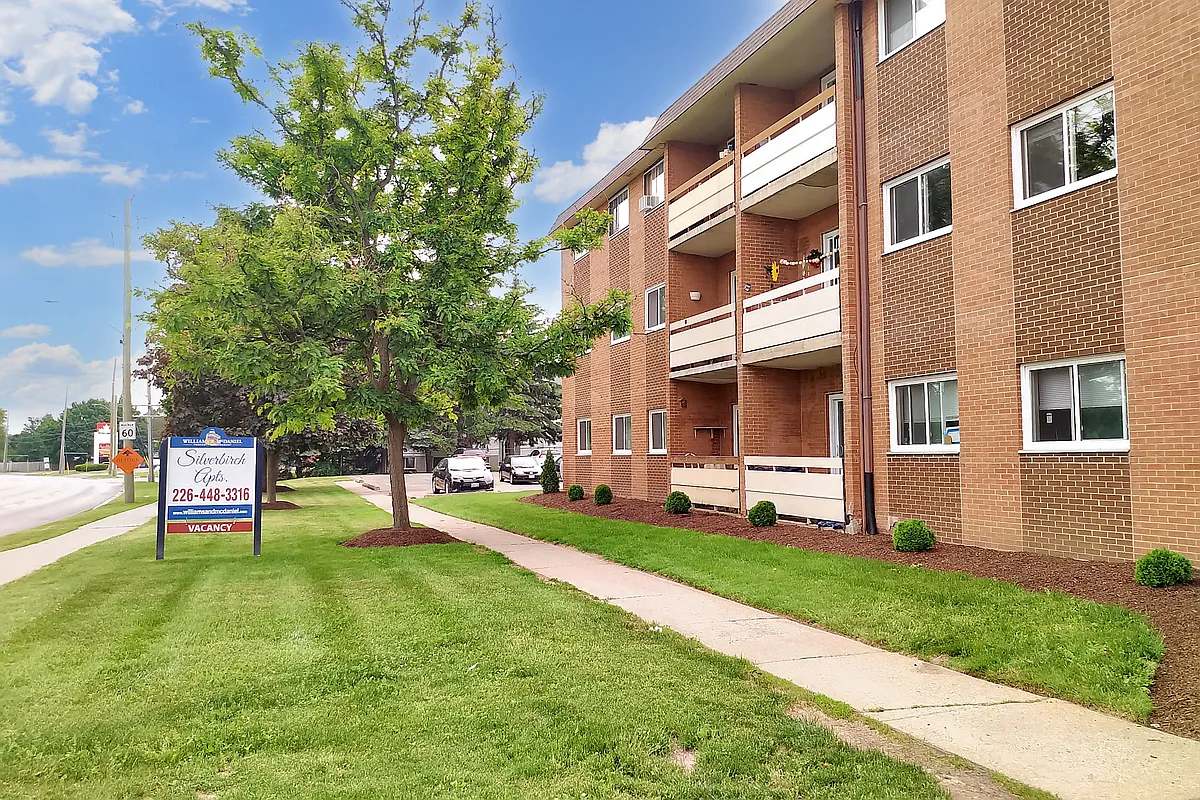 Building Photo - 598 Silverbirch Rd