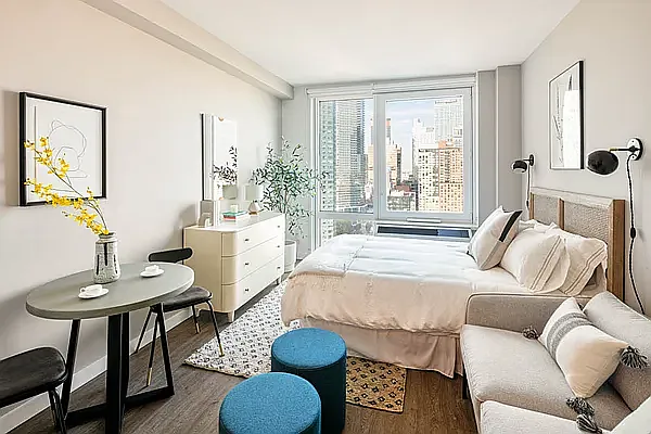 Rented by MNS | media 33