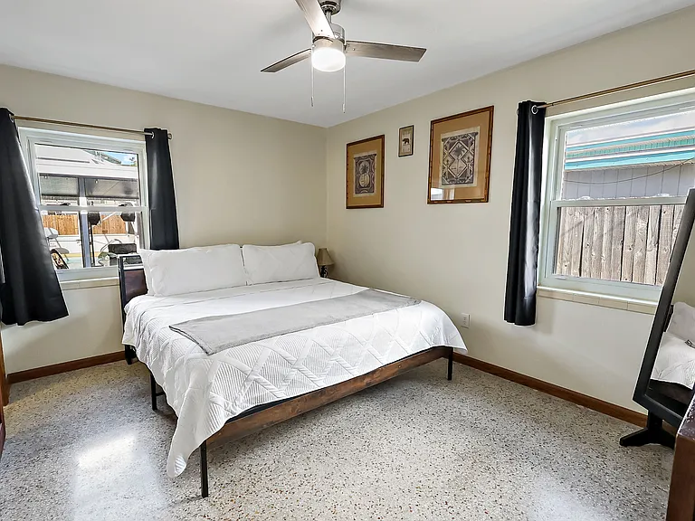 300 Tulip Ln — Photo 15