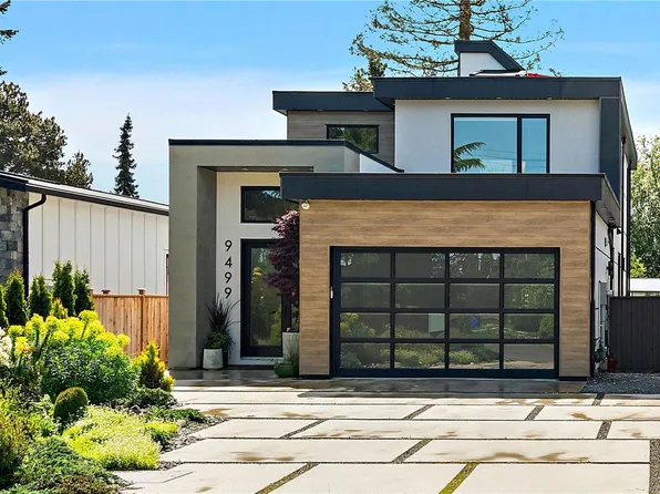 9499 Maryland Dr, Sidney, BC V8L 2R3