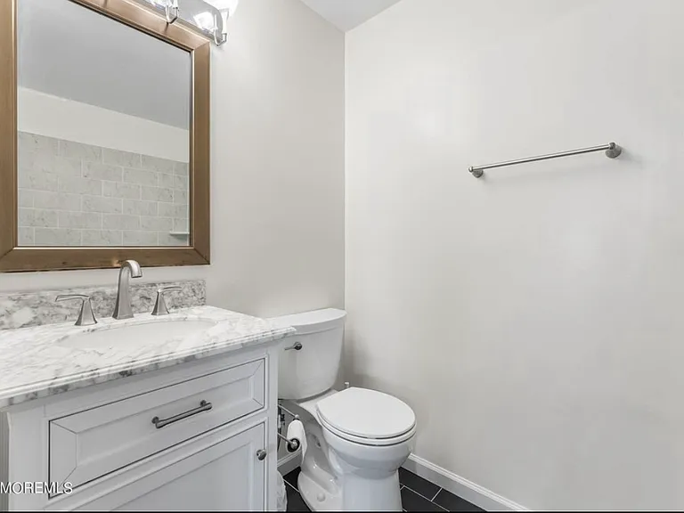 339 Yorkshire Pl — Photo 1