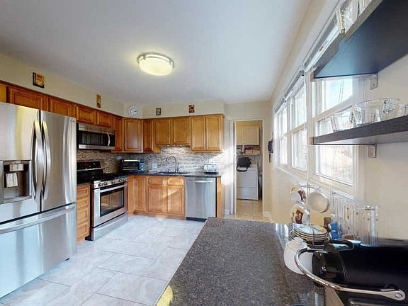 4th image of 4347 Atlantic Ave