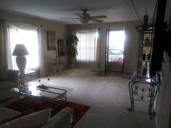 2nd image of 18 La Costa Ln