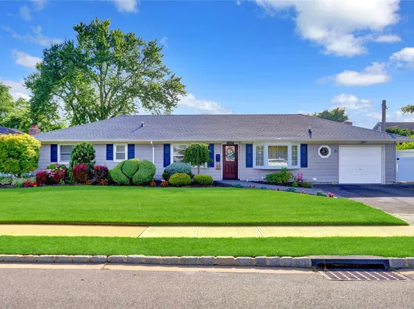21 Greatwater Avenue, Massapequa, NY 11758