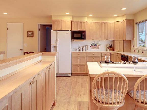 Lots of cabinets