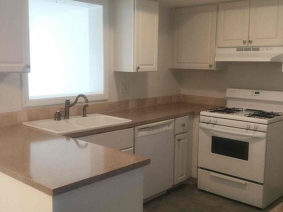 5th image of 305 NE Floresta Dr #D