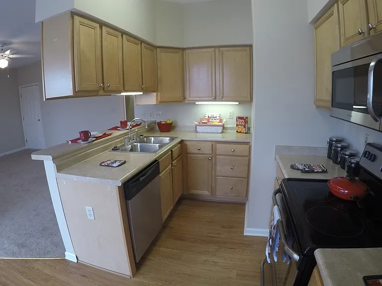 Portledge Commons, 1 and 2 Bedroom apartments, carport, central Lafayette — Photo 3
