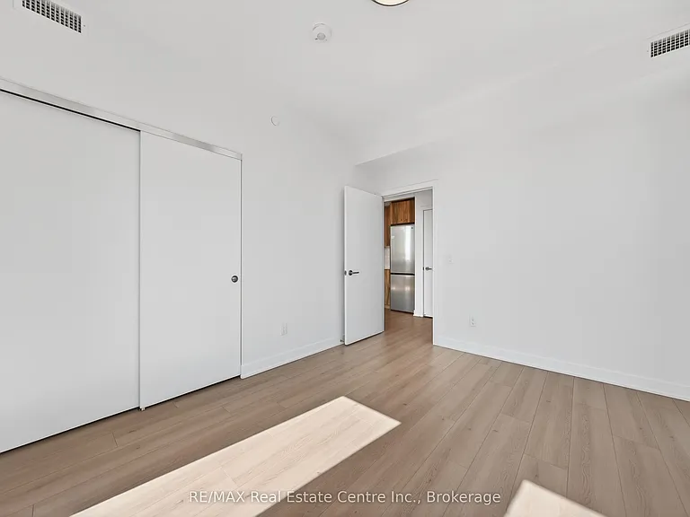 25 Wellington St S #3103 — Photo 13