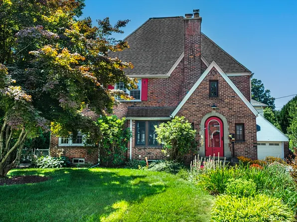 240 Madison Ave W, Holyoke, MA 01040
