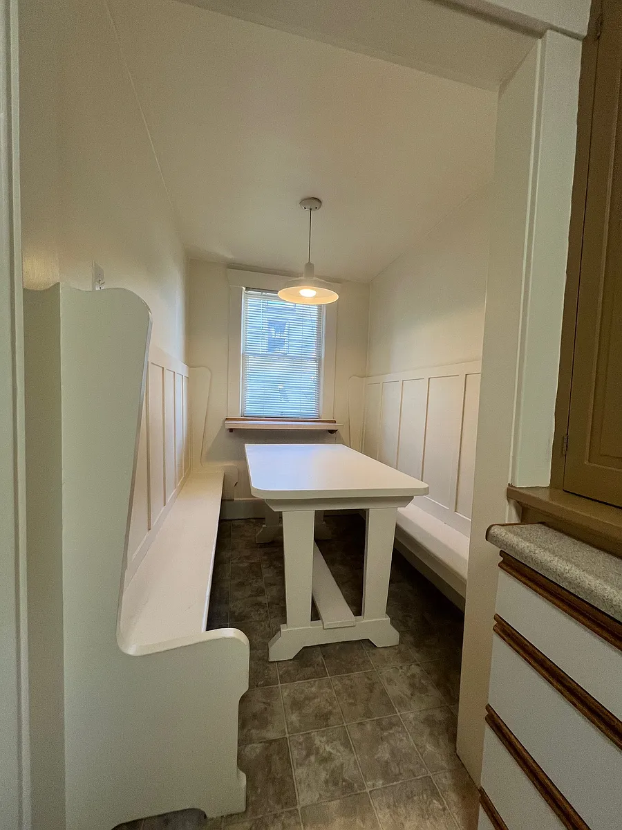 Dining area - 5031 11th Ave NE #A
