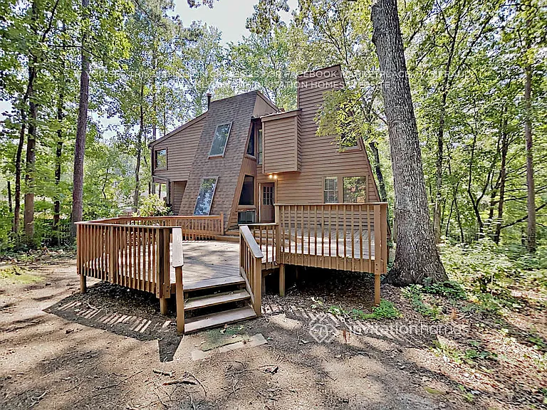 2955 Pond View Ct — Photo 17