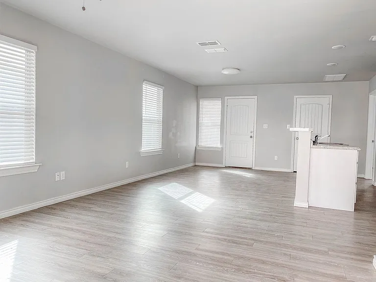 2406 Fir Ave — Photo 2