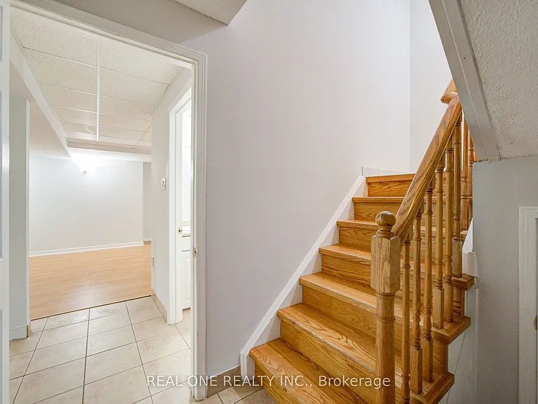 2593 Addingham Cres — Photo 32