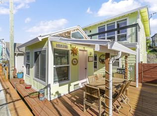 376 N Tomahawk Island Dr, Portland, OR 97217