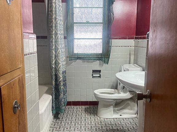 5th image of 7027 N Irvington Rd