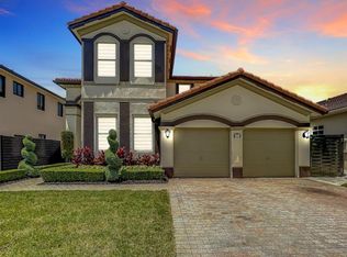 8887 NW 182nd St, Hialeah, FL 33018