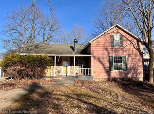 930 State Rd, Fenton, MI 48430