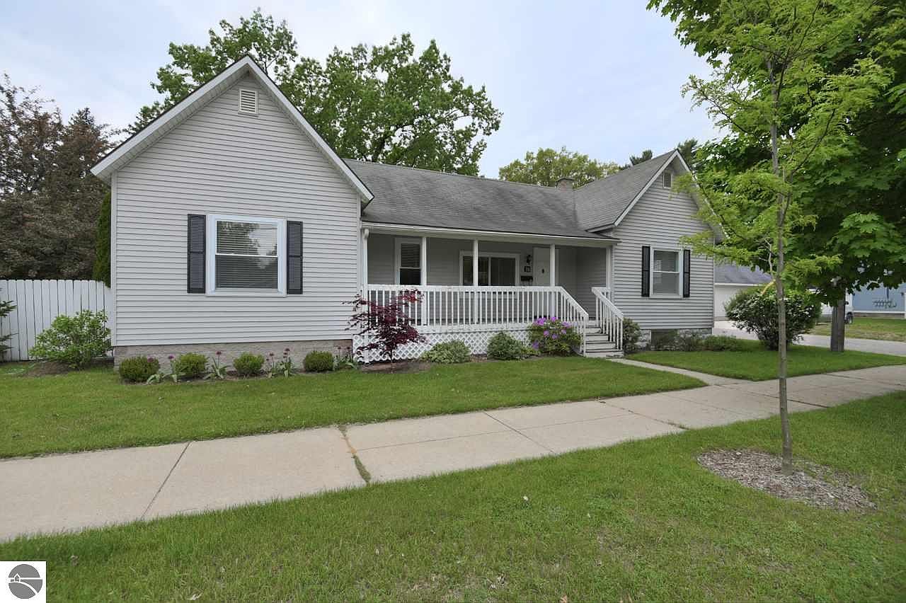 316 Rose St, Traverse City, MI 49686 Zillow