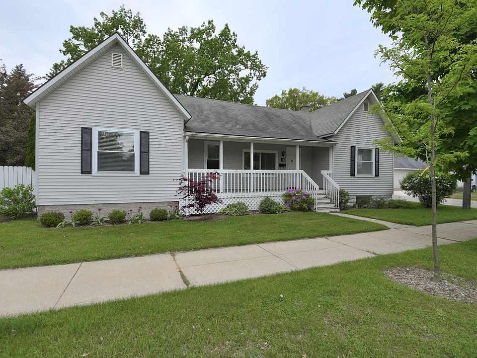 316 Rose St, Traverse City, MI 49686 | Zillow