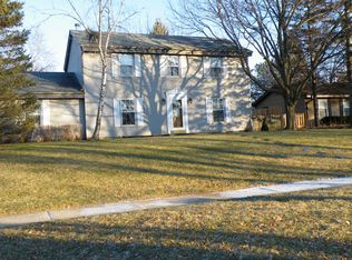 1805 Oakdale Dr, Waukesha, WI 53189