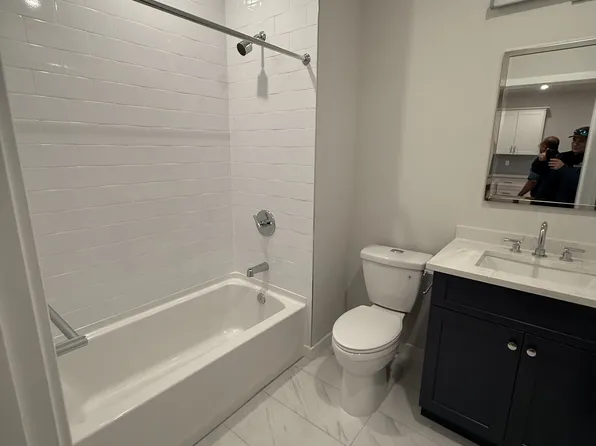 267 Old Colony Ave #1-302, Boston, MA 02127