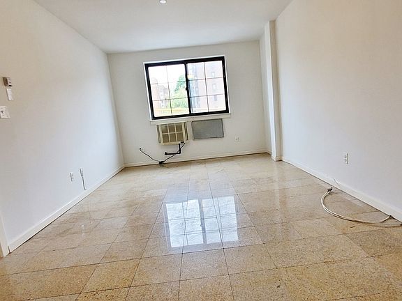2nd image of 25-24 Broadway #3ZZ