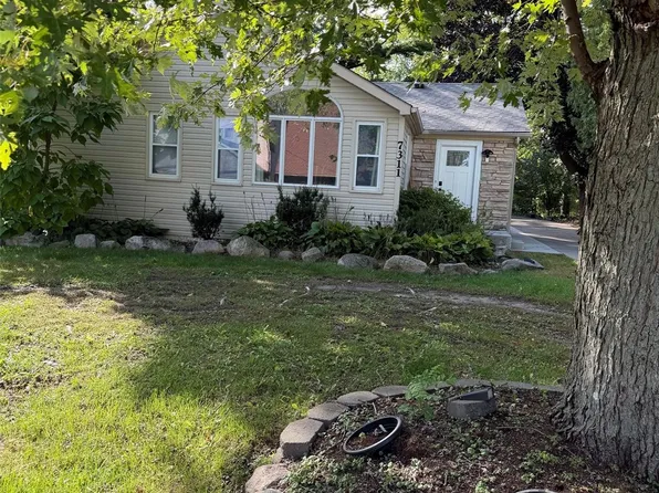 7311 Colony Dr, West Bloomfield, MI 48323