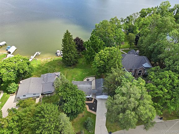2nd image of 7416 Ledgewood Dr