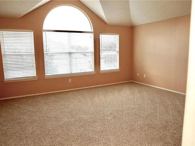 1427 Autumnmist Dr — Photo 4