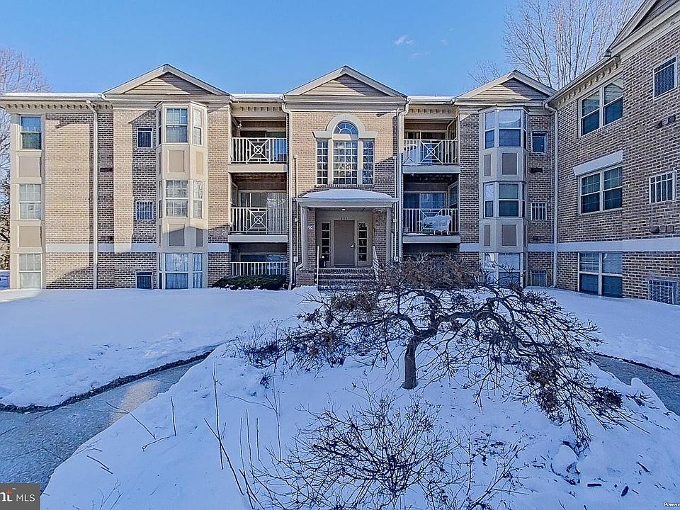 1st image of 201 Windmille Pointe Ct Unit 2C