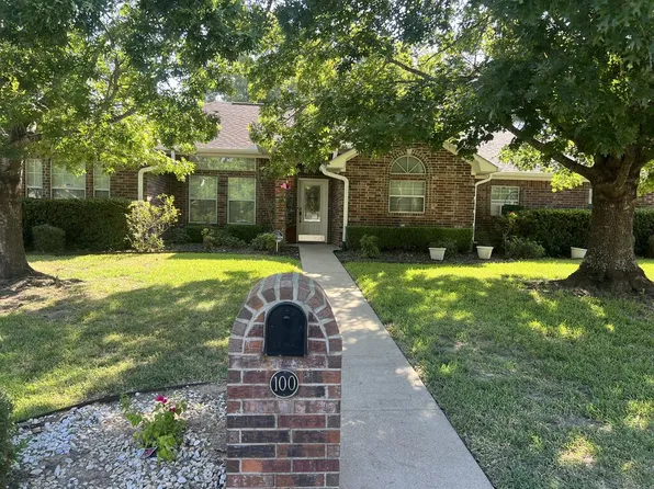 100 Elmwood Ct, Palestine, TX 75801