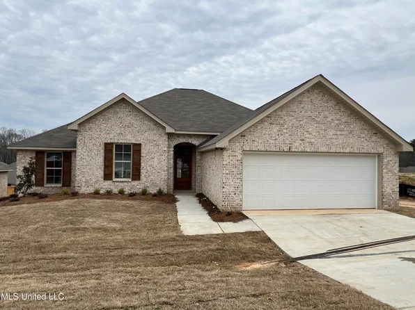 496 Silver Hill Dr, Pearl, MS 39208