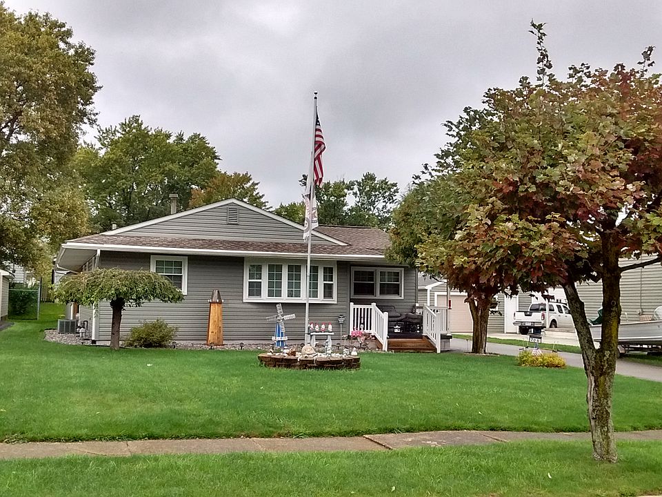 1st image of 706 Dresden Dr Hubbard Ohio