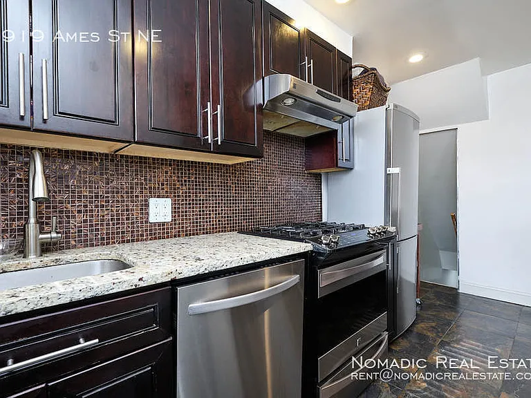 3919 Ames St NE — Photo 9