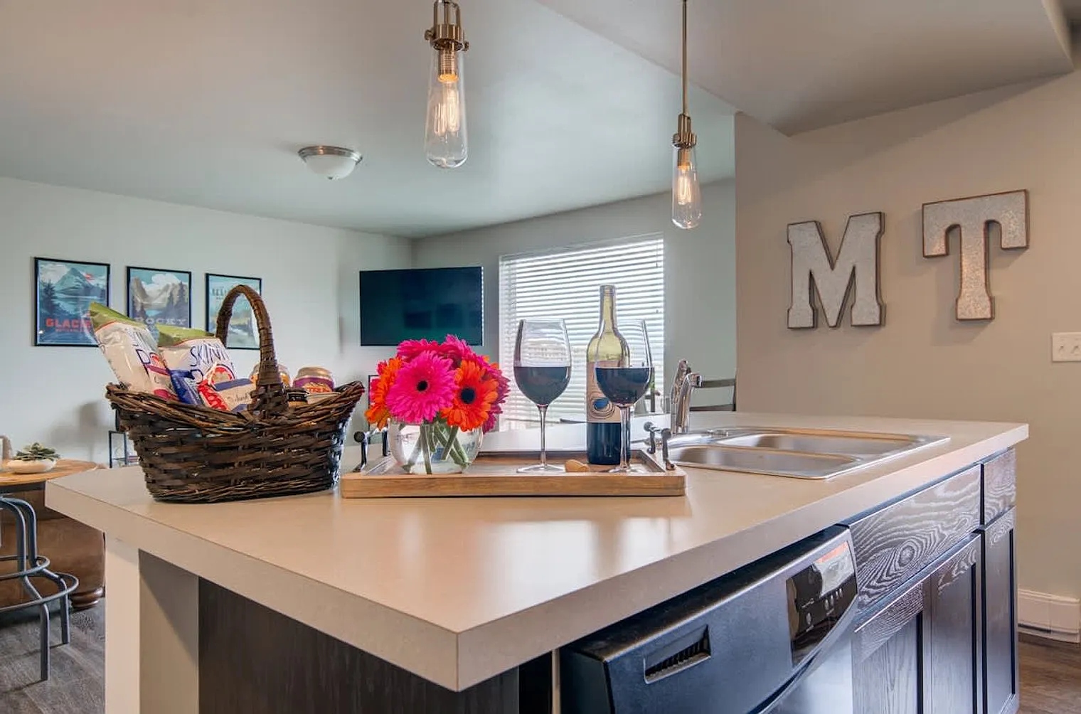 2 bed, 2.0 bath, $3,528 — Photo 4