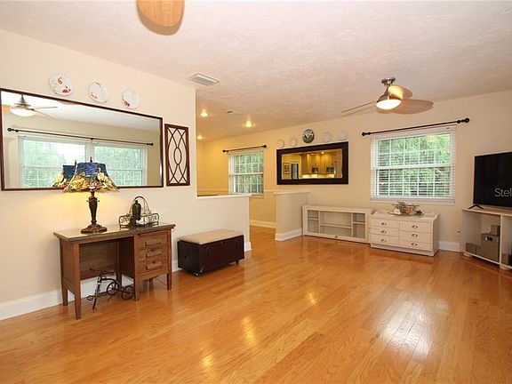 3rd image of 534 Mead Dr