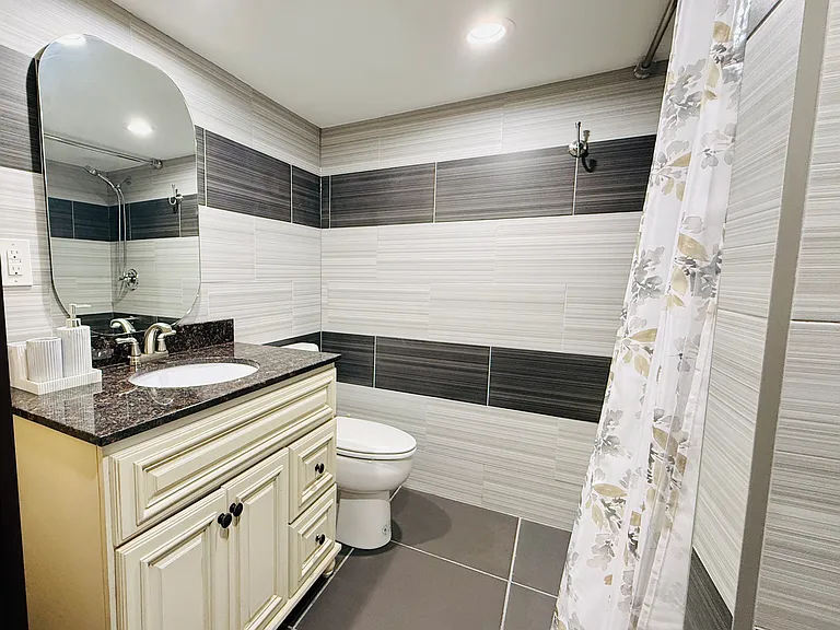 2504 E York St #1 — Photo 17