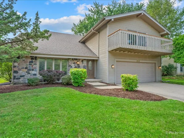 852 Woodmar Dr, Crystal Lake, IL 60014