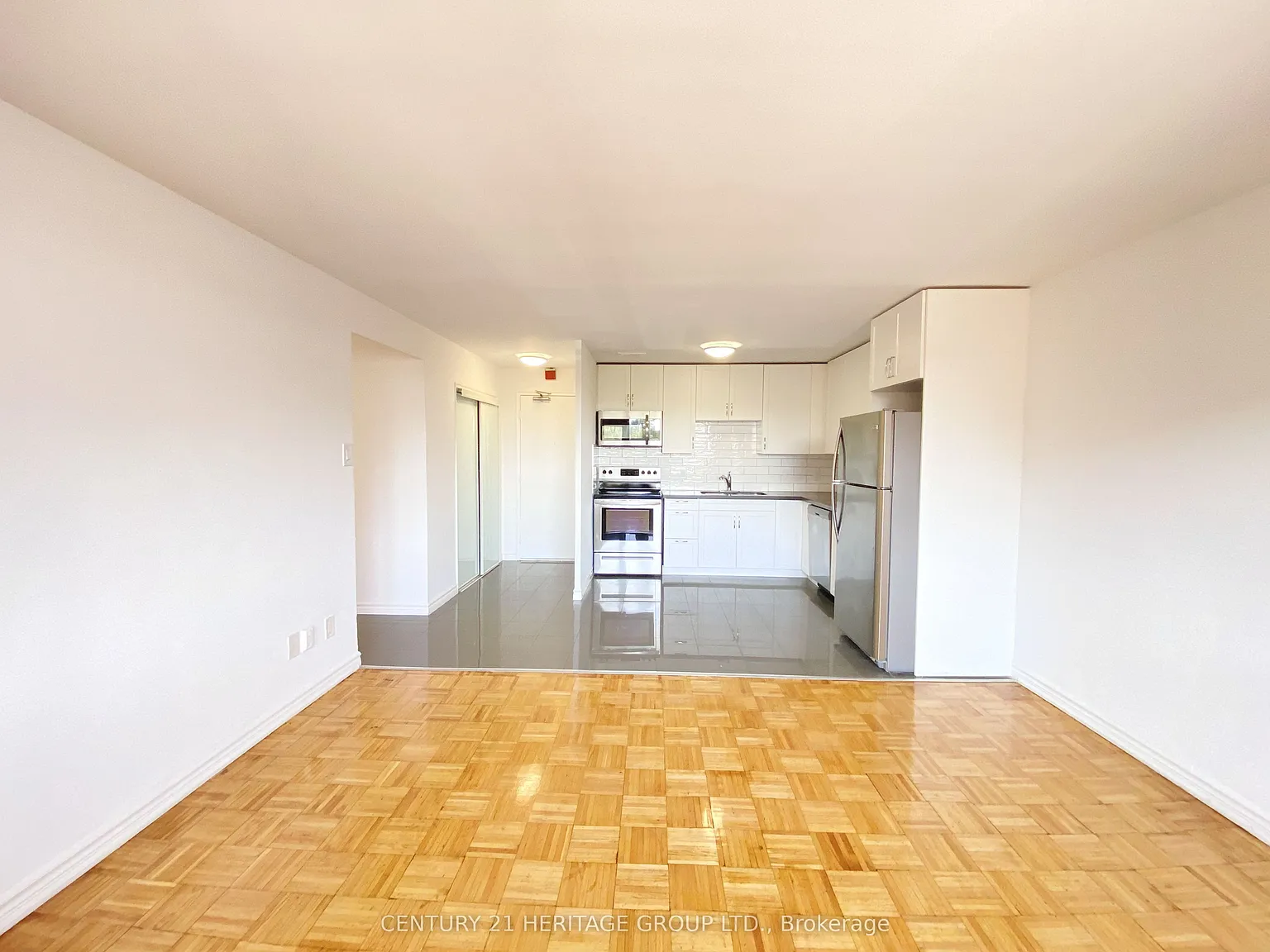 3 bed, $2,877 — Photo 4