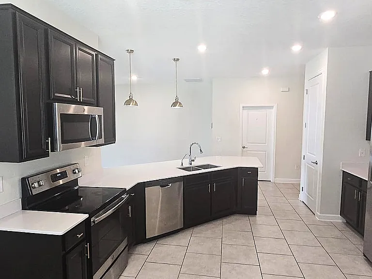 212 Bergamot Loop — Photo 4
