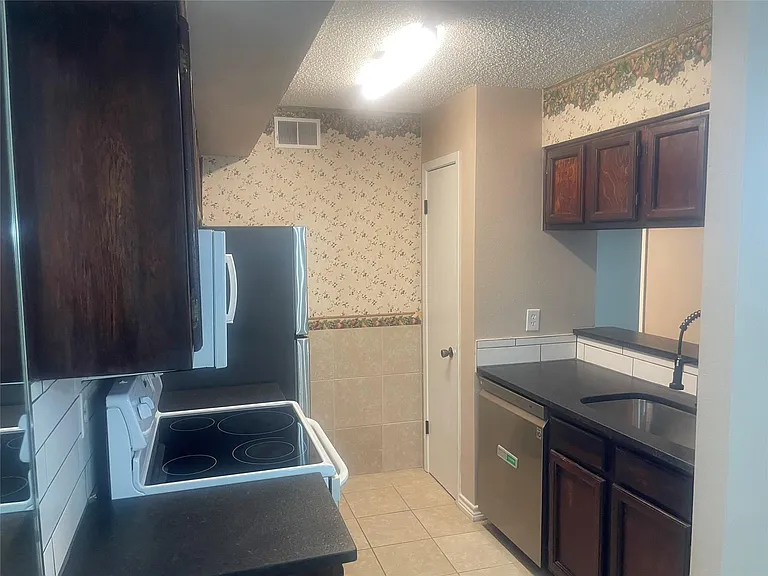 17331 Red Oak Dr #48 — Photo 9